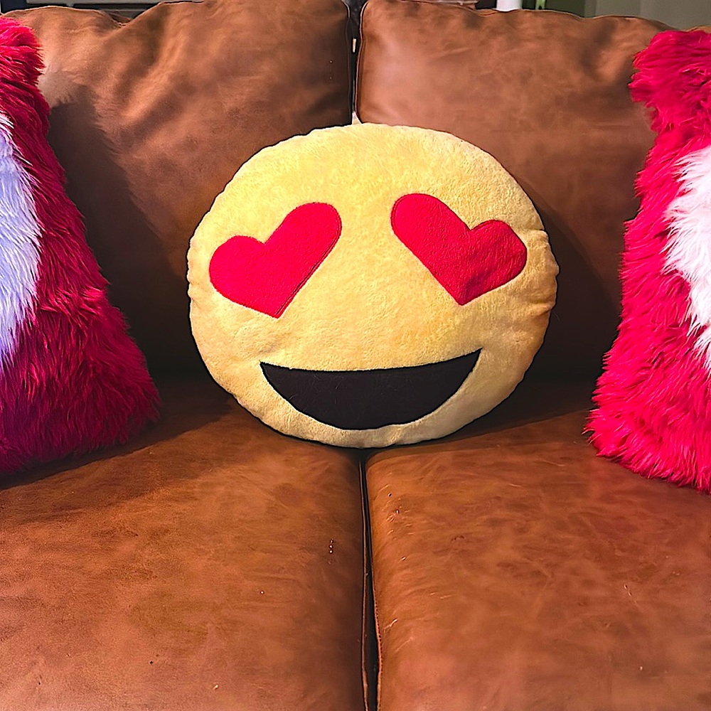 Heart Eyed Emoji Squishy Pillow😍❤️